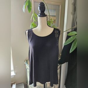 Black tank top sx 3x but fits like 1x